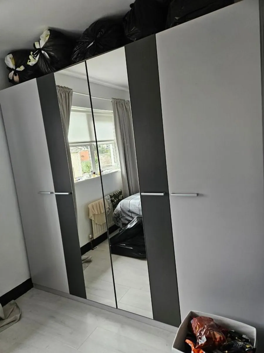 Bedroom wardrobe - Image 2
