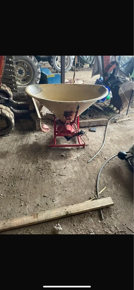 Manure spinner