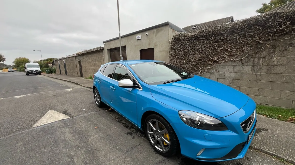 Volvo v40 D3 - Image 1