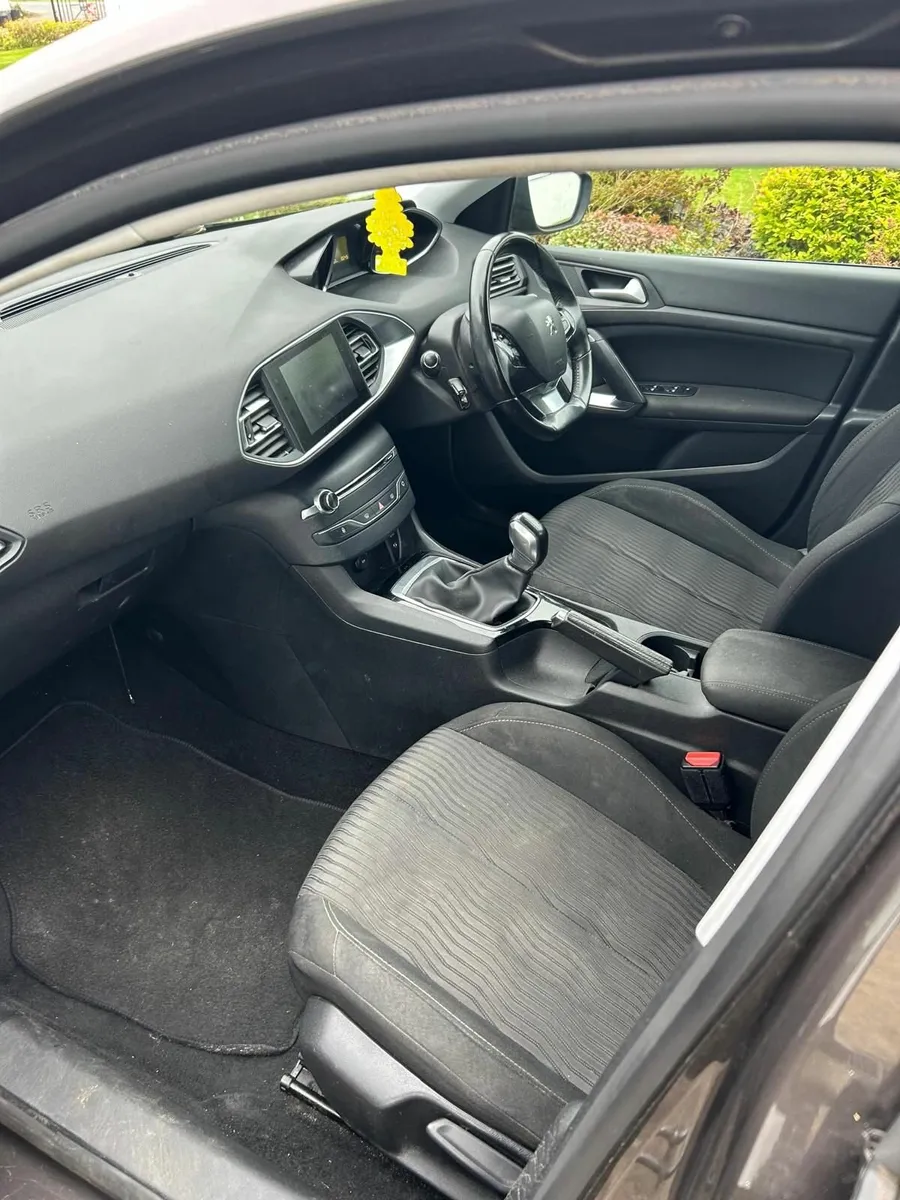 Peugeot 308 2015 - Image 1