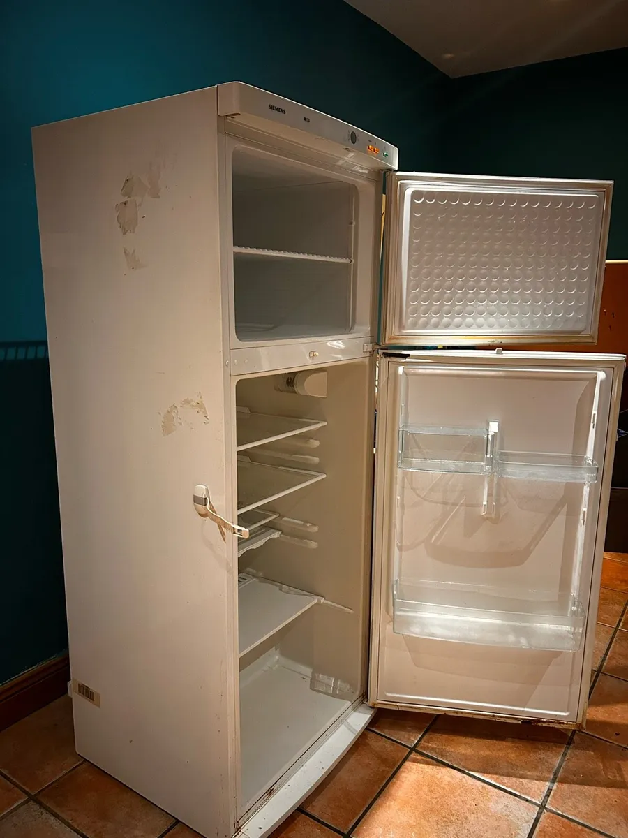 Large fridge - Image 1