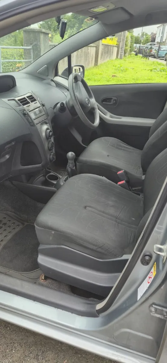 Toyota Yaris 2009 - Image 2