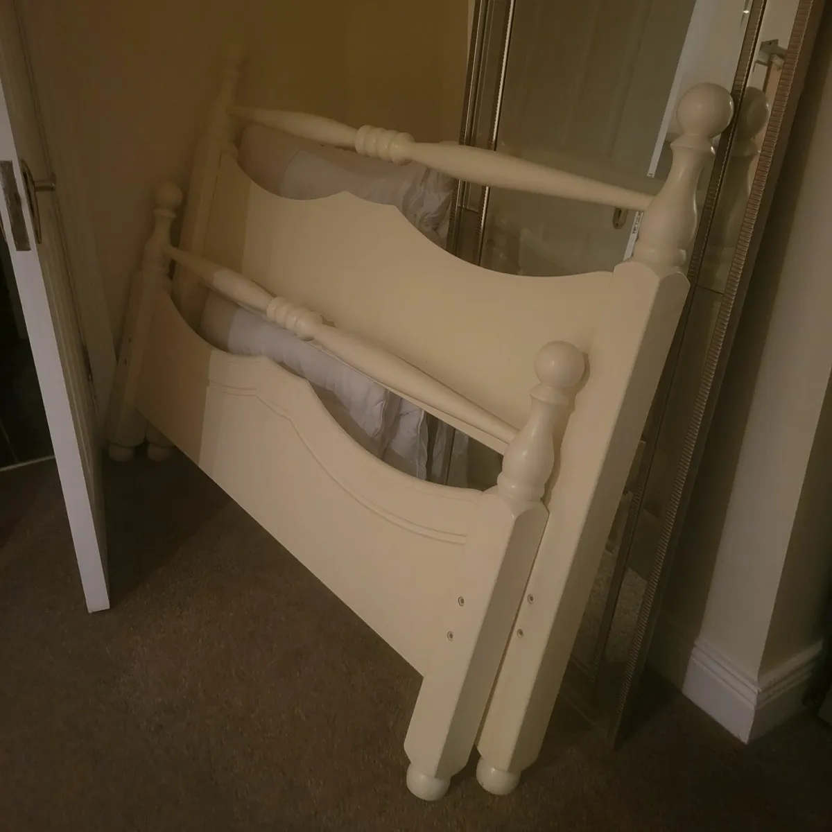 Bedroom furniture - Image 2