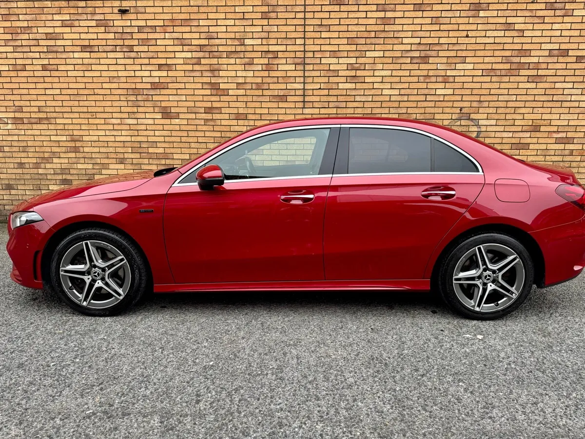 Mercedes-Benz A250e AMG Line Premium+ 2020 - Image 2