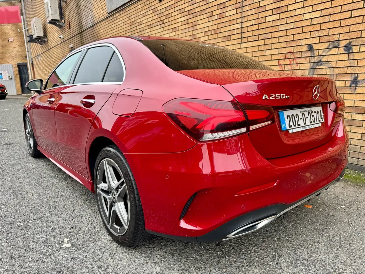Mercedes-Benz A250e AMG Line Premium+ 2020 - Image 3
