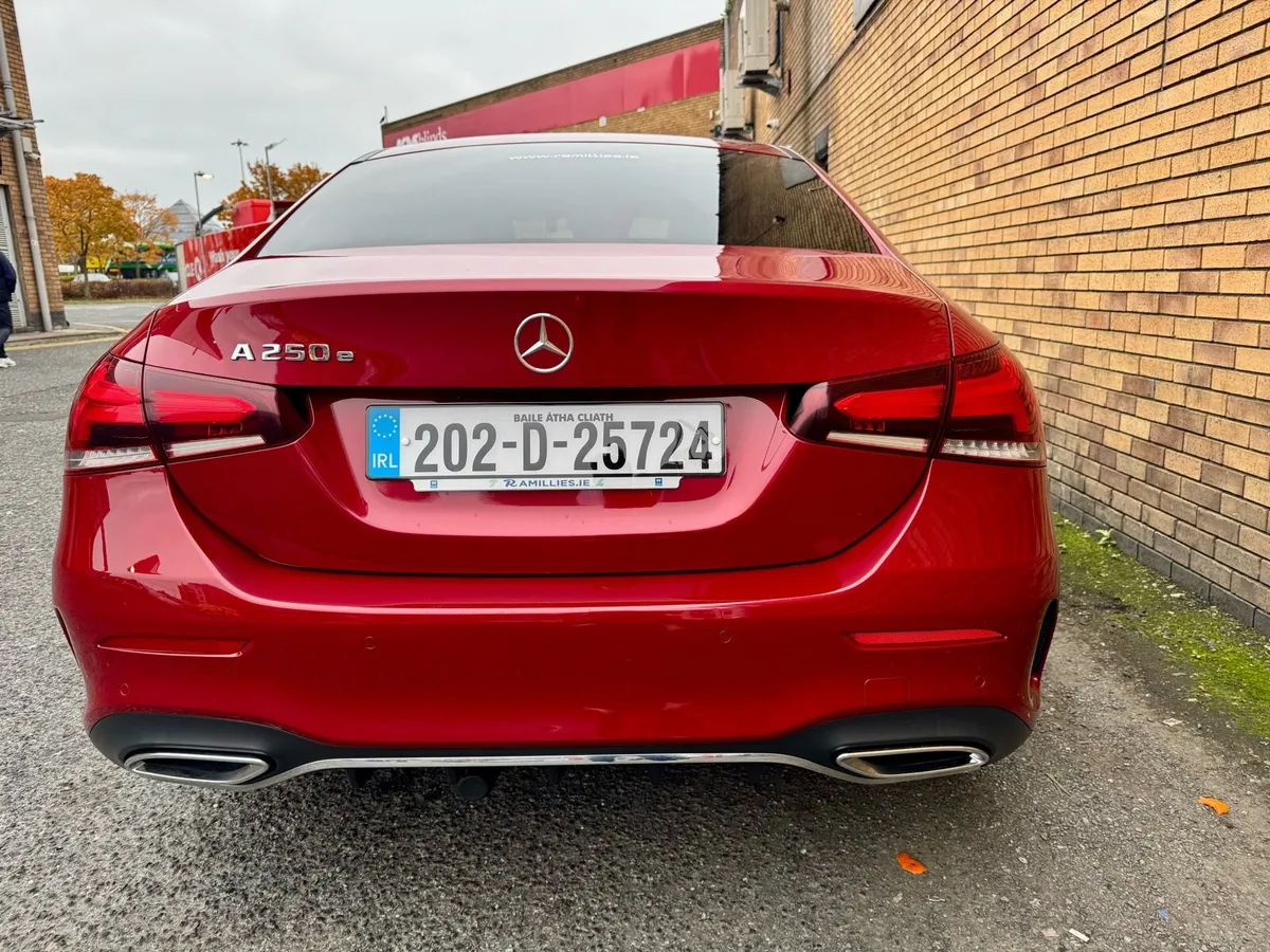 Mercedes-Benz A250e AMG Line Premium+ 2020 - Image 4