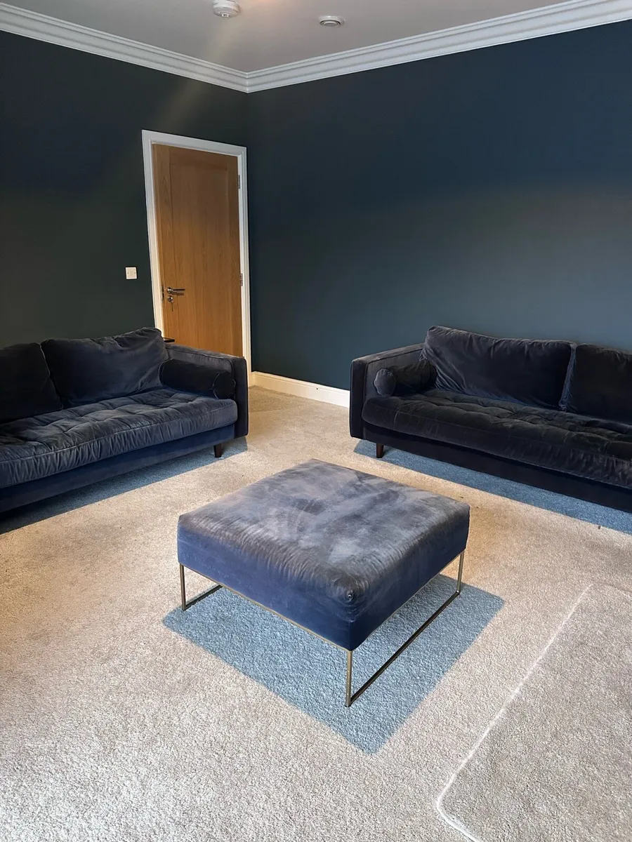 Velvet sofas (2) and ottoman - Image 1