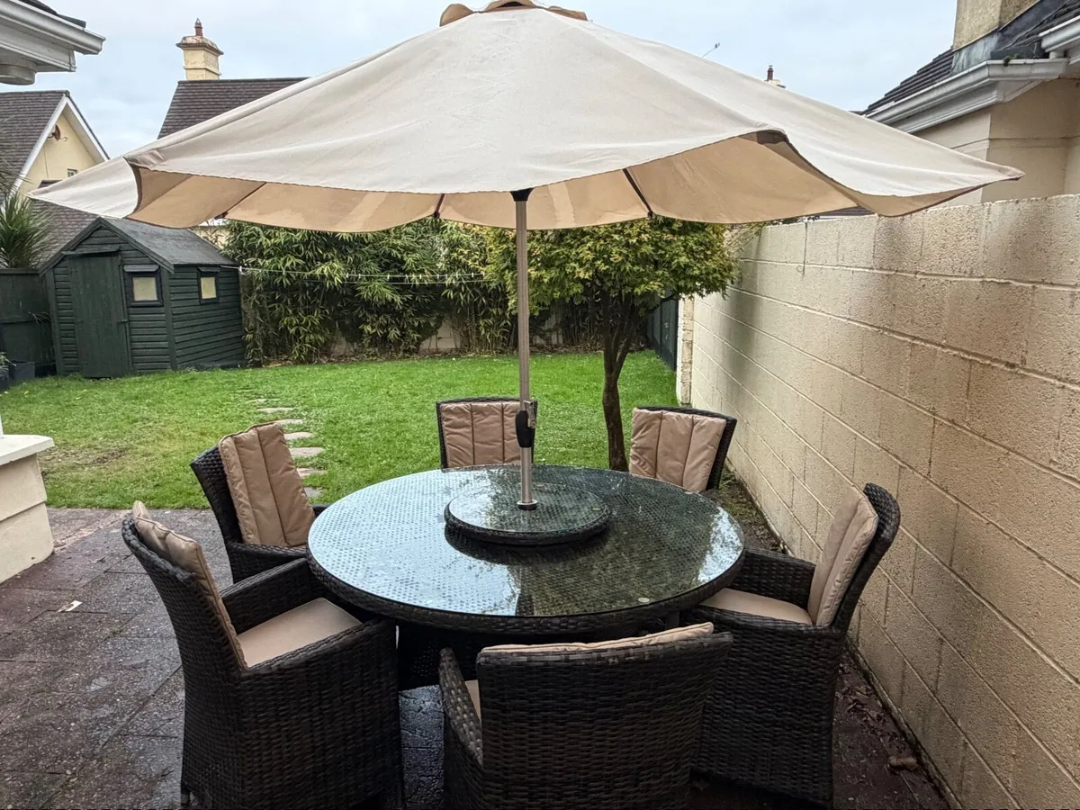 Garden table - Image 1