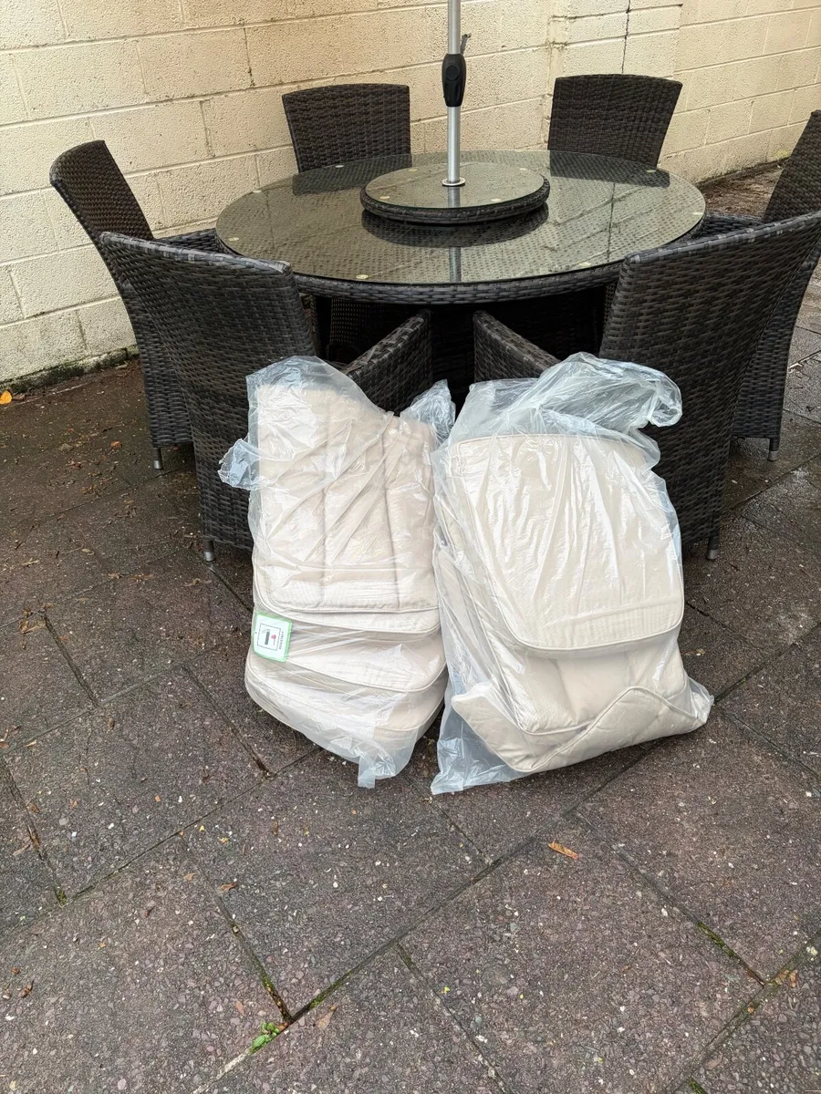 Garden table - Image 4