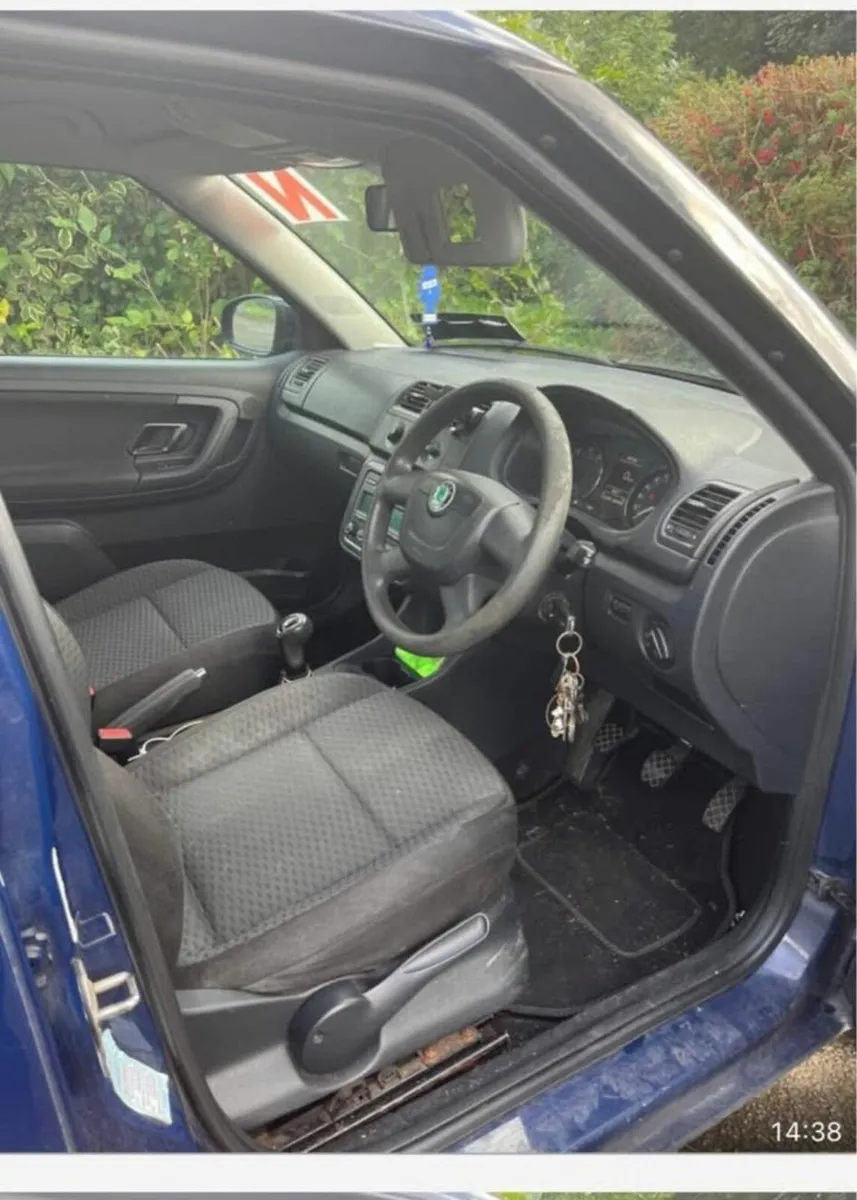 car - Image 3