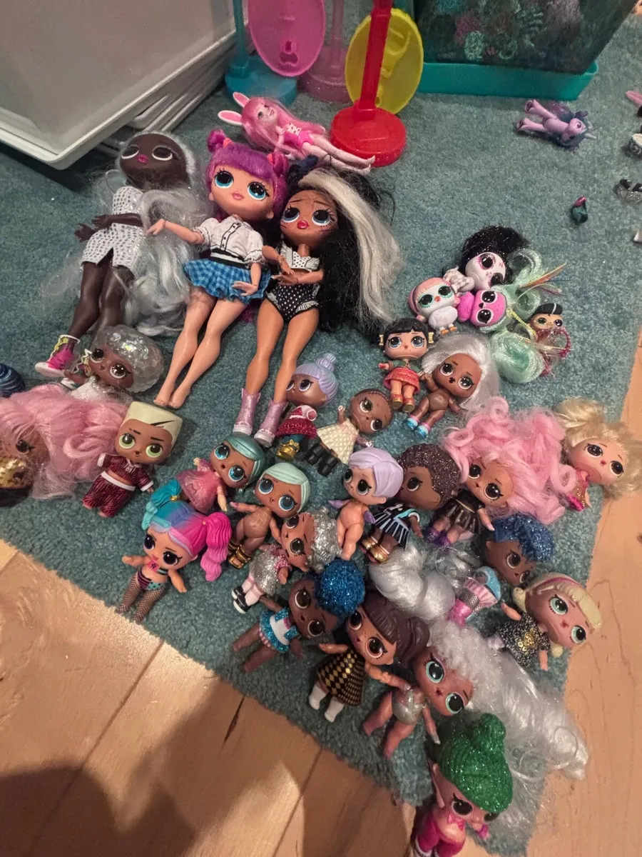LOL dolls and accessories - Image 1