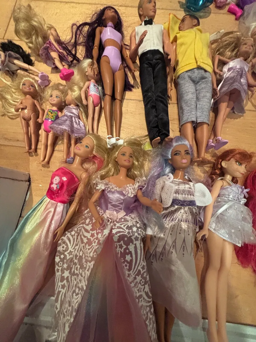 Barbie dolls m, accessories & vehicles - Image 2