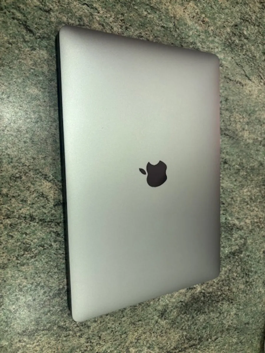 Apple Macbook Pro - Image 2