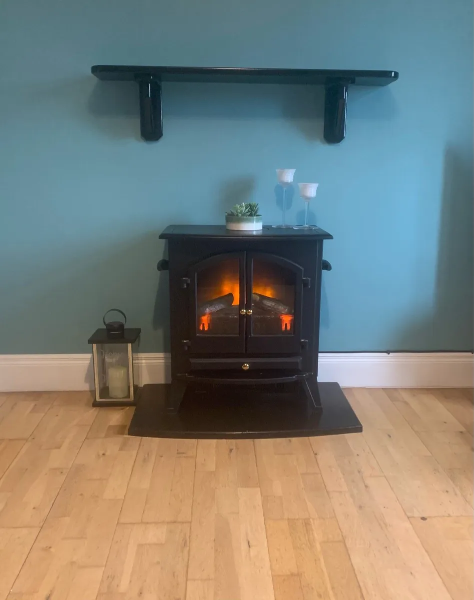 Electric stove , shelf and base - Image 1