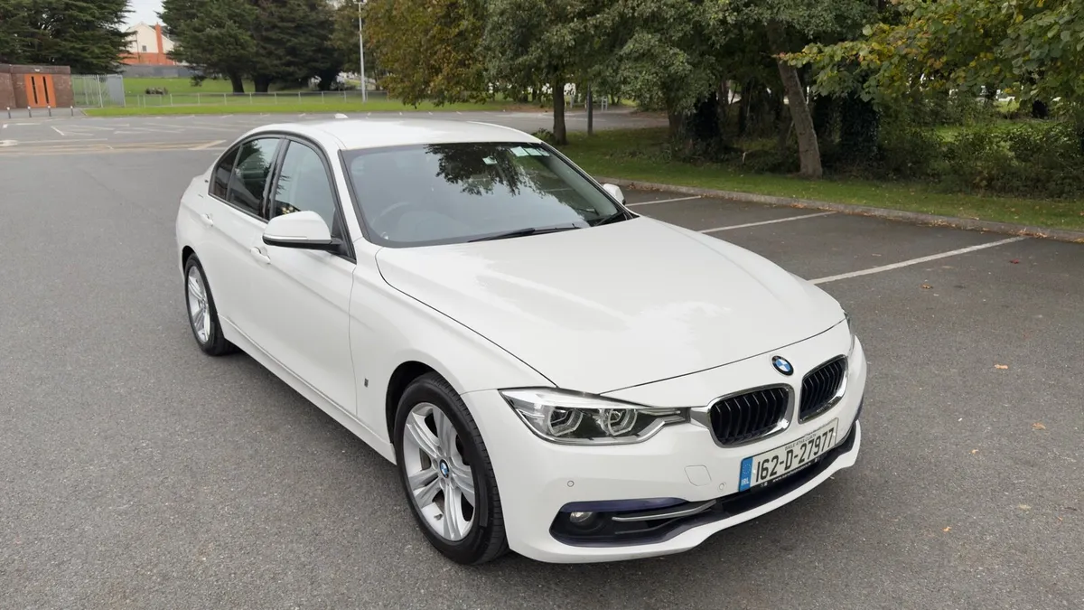 BMW 330e Full BMW Service History - Image 1