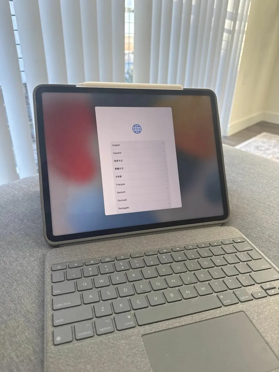 iPad Pro 128GB 12.9” (2021 ) + Pen + Keyboard - Image 1