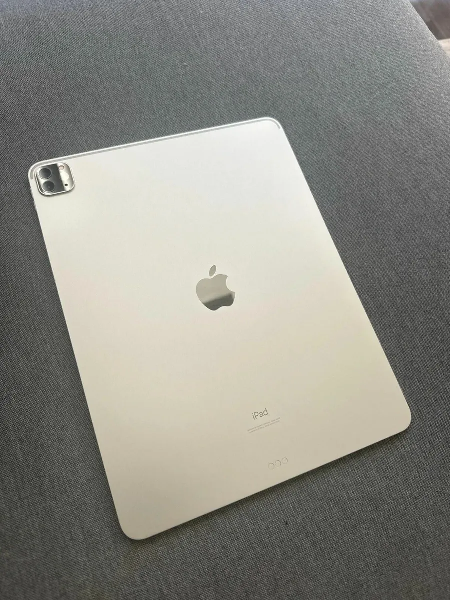 iPad Pro 128GB 12.9” (2021 ) + Pen + Keyboard - Image 4