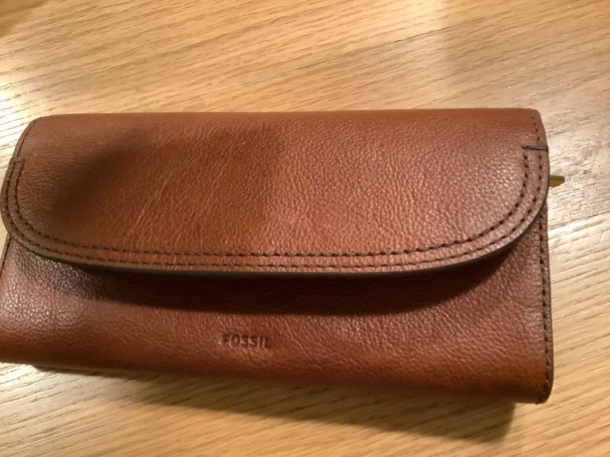Fossil Purse Wallet Leather Womens - Image 1