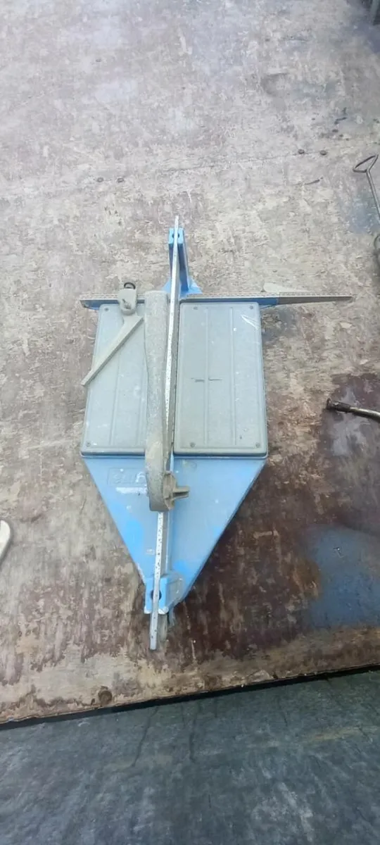Tile cutter - Image 1
