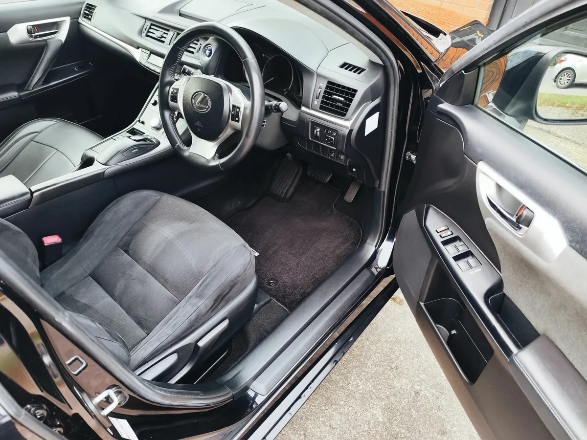 Lexus CT200h!Automatic!1Owner!New NCT! - Image 4