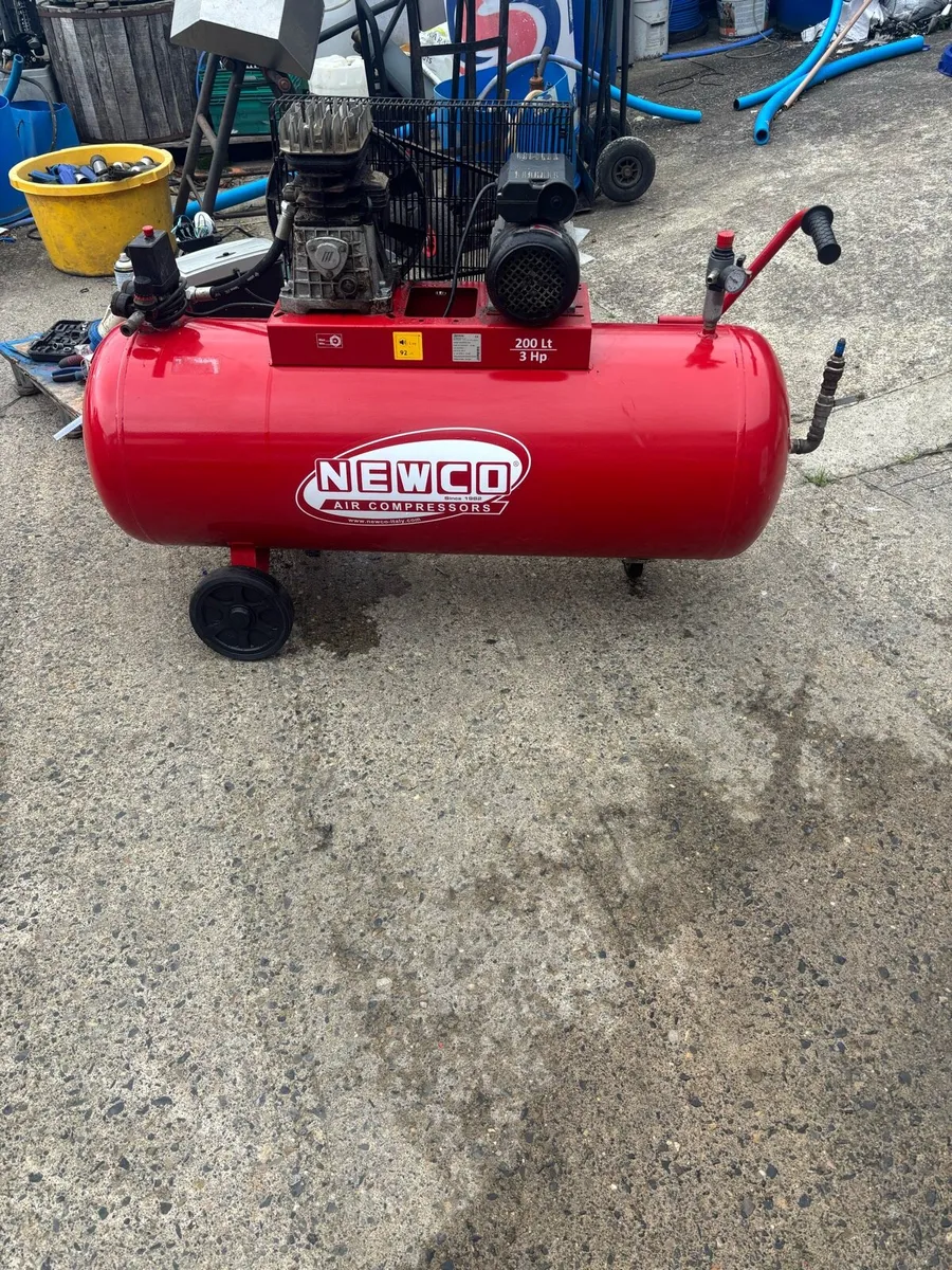 Air compressor - Image 1