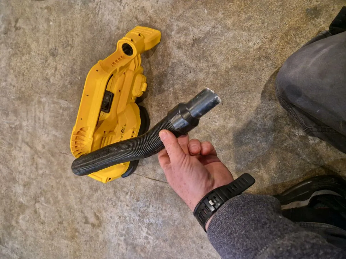 DEWALT DCV517N-XJ 18V Li-Ion XR Cordless Vacuum Cl - Image 4