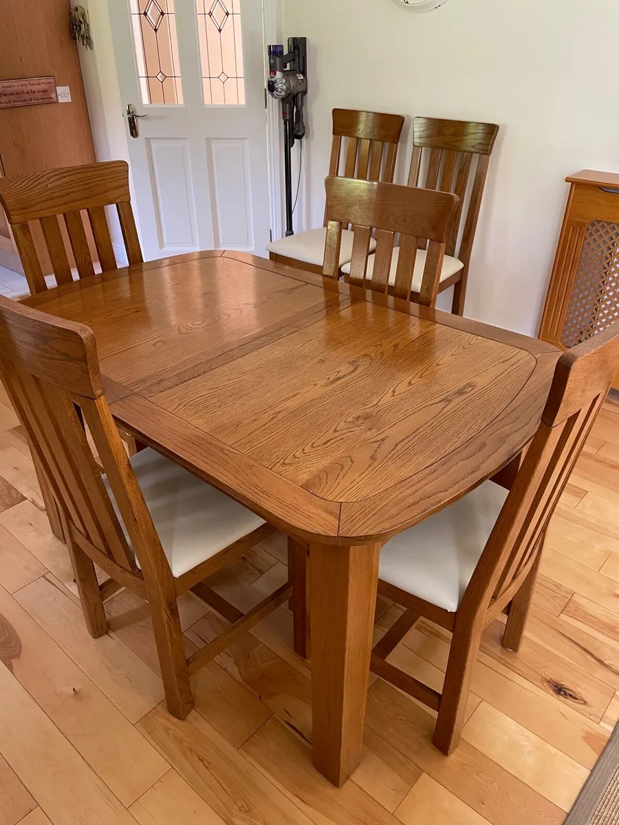 Dining table & 6 chairs - Image 1