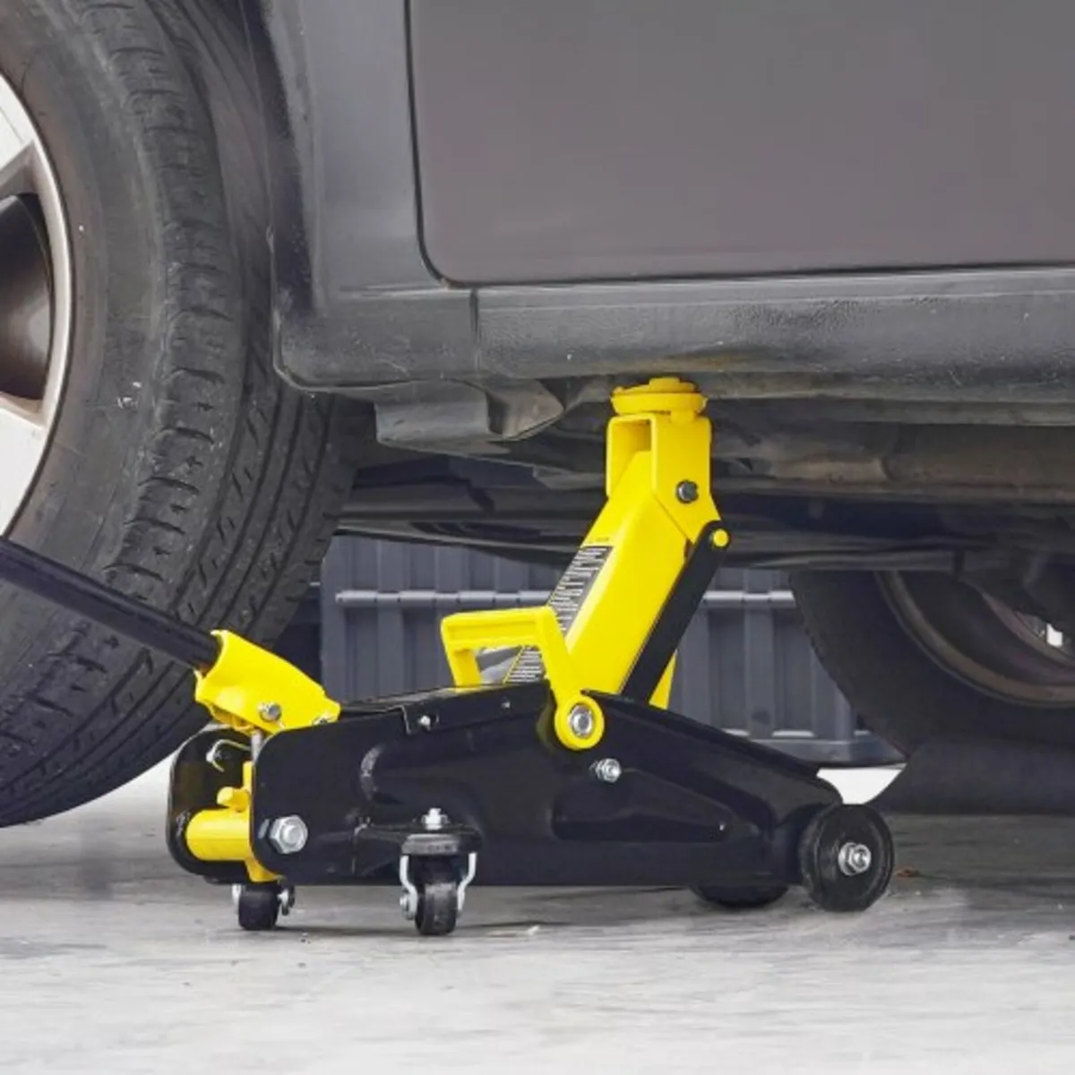 Low Profile Floor Jack 2 Ton (4400 lbs), Heavy Dut - Image 4