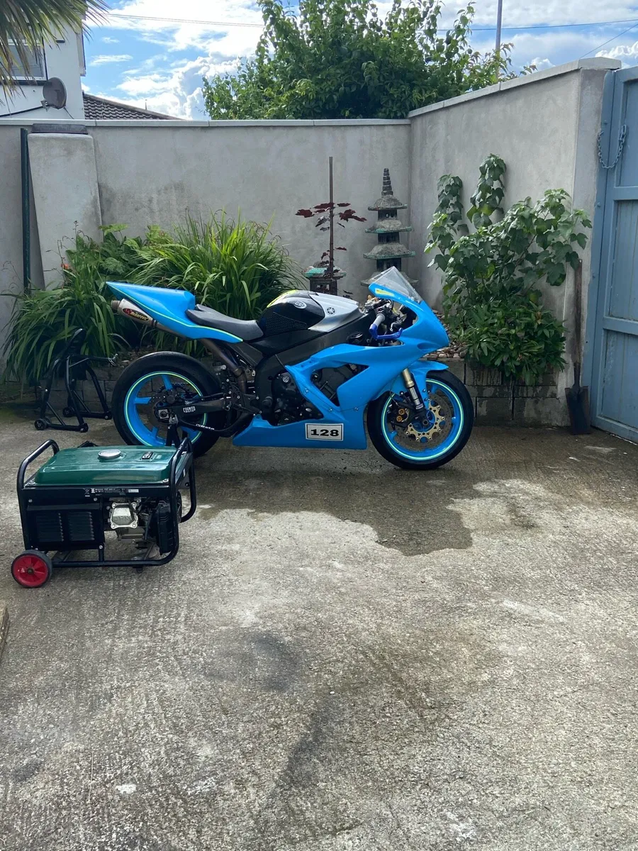 Yamaha R1 track bike - Image 1