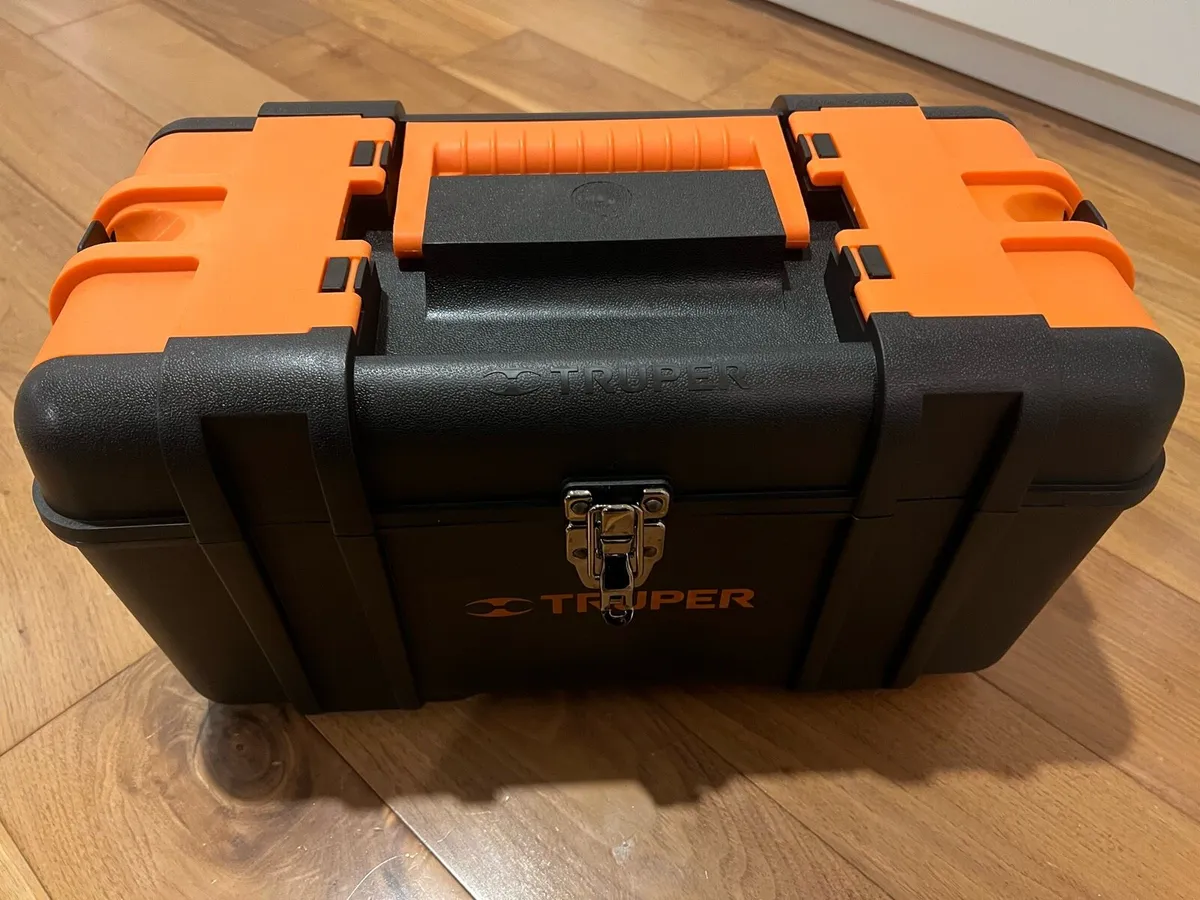 Toolbox and Rolling Storage Containers x7 - Image 1