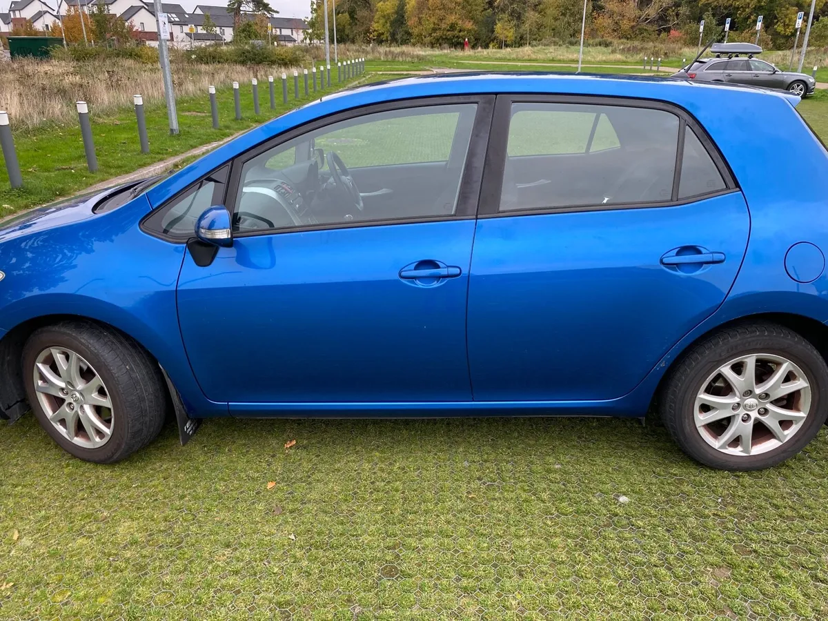 Toyota Auris 2011 - Image 4