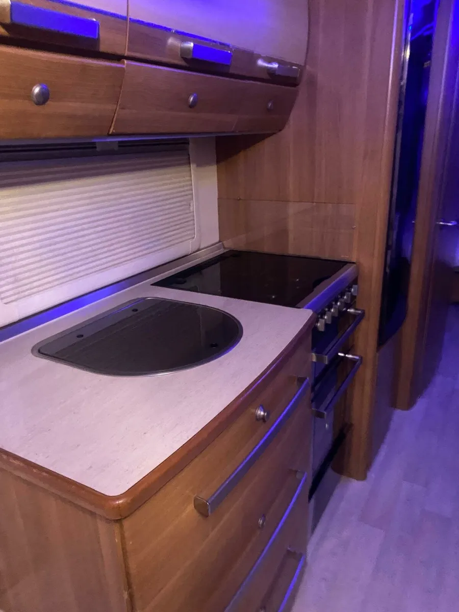Caravan - Image 2
