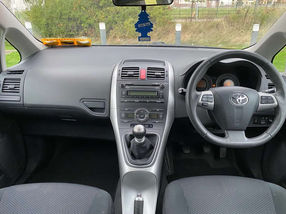 Toyota Auris 2011 - Image 4