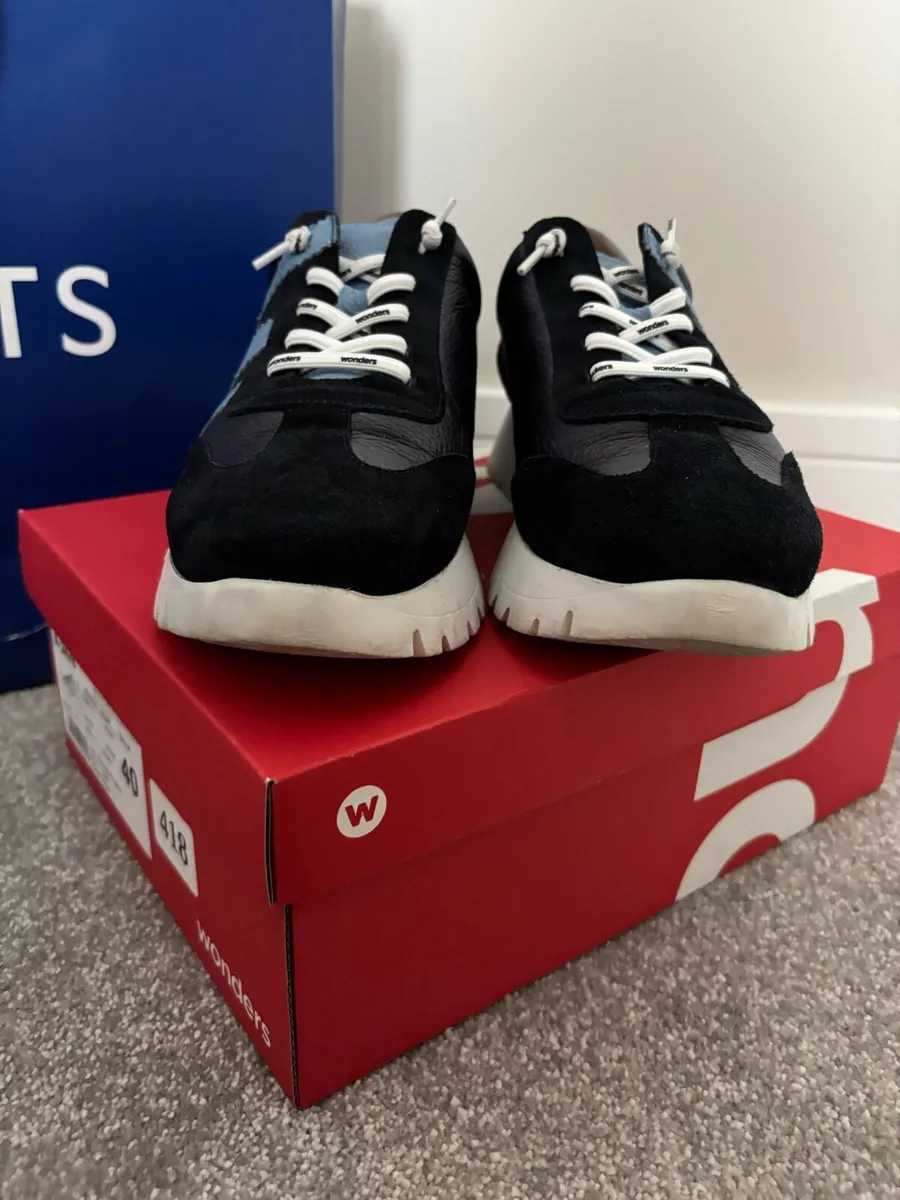 Wonder Trainers Navy and Black Leather - Image 2