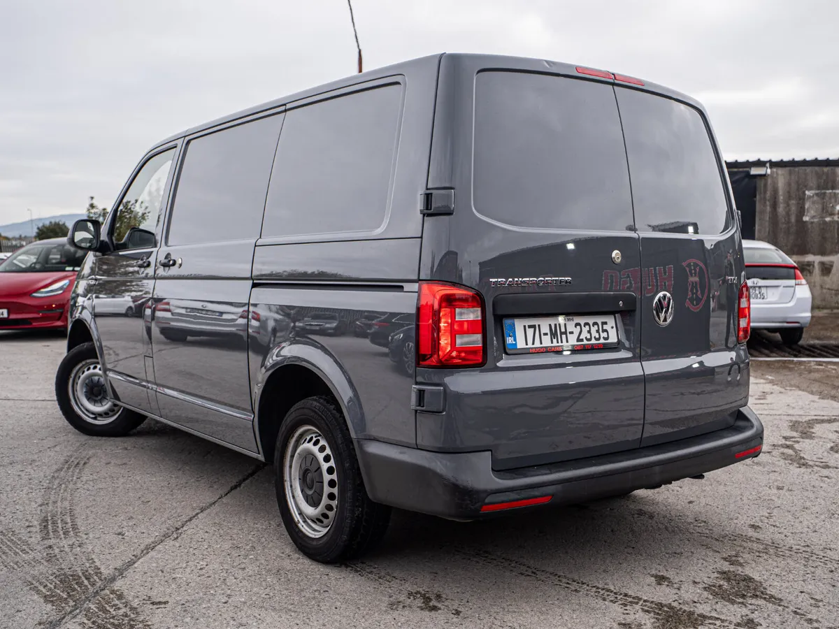 2017 Transporter 2.0tdi/New CVRT/Belt done/Warrant - Image 3