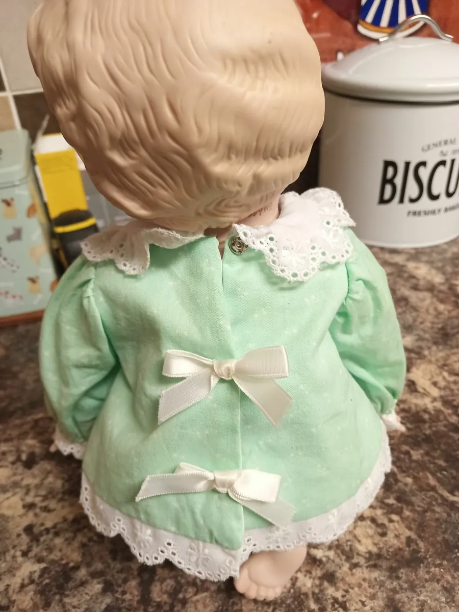 Porcelain doll - Image 4