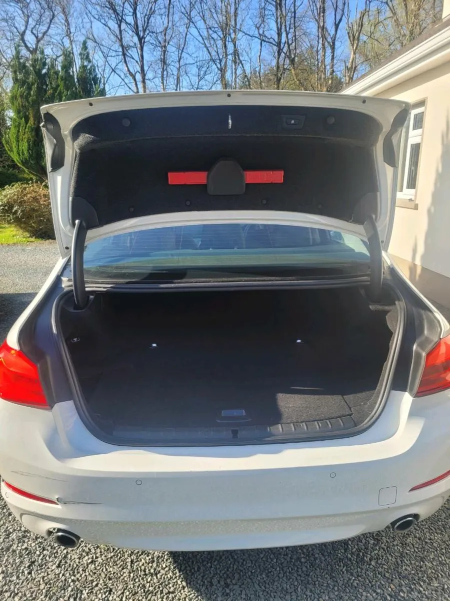 BMW 530E Hybrid Saloon - Image 3