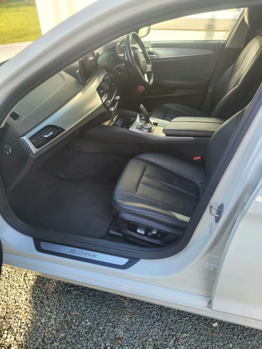 BMW 530E Hybrid Saloon - Image 4