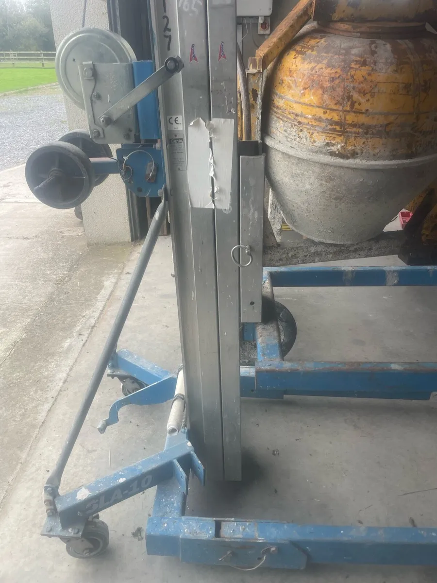 Material lift - Image 1