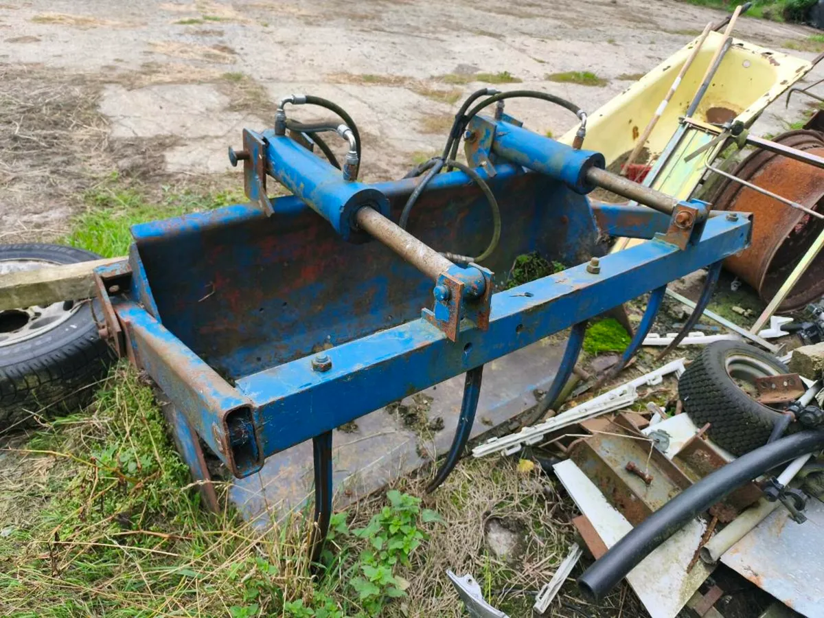 Farm machinery - Image 1