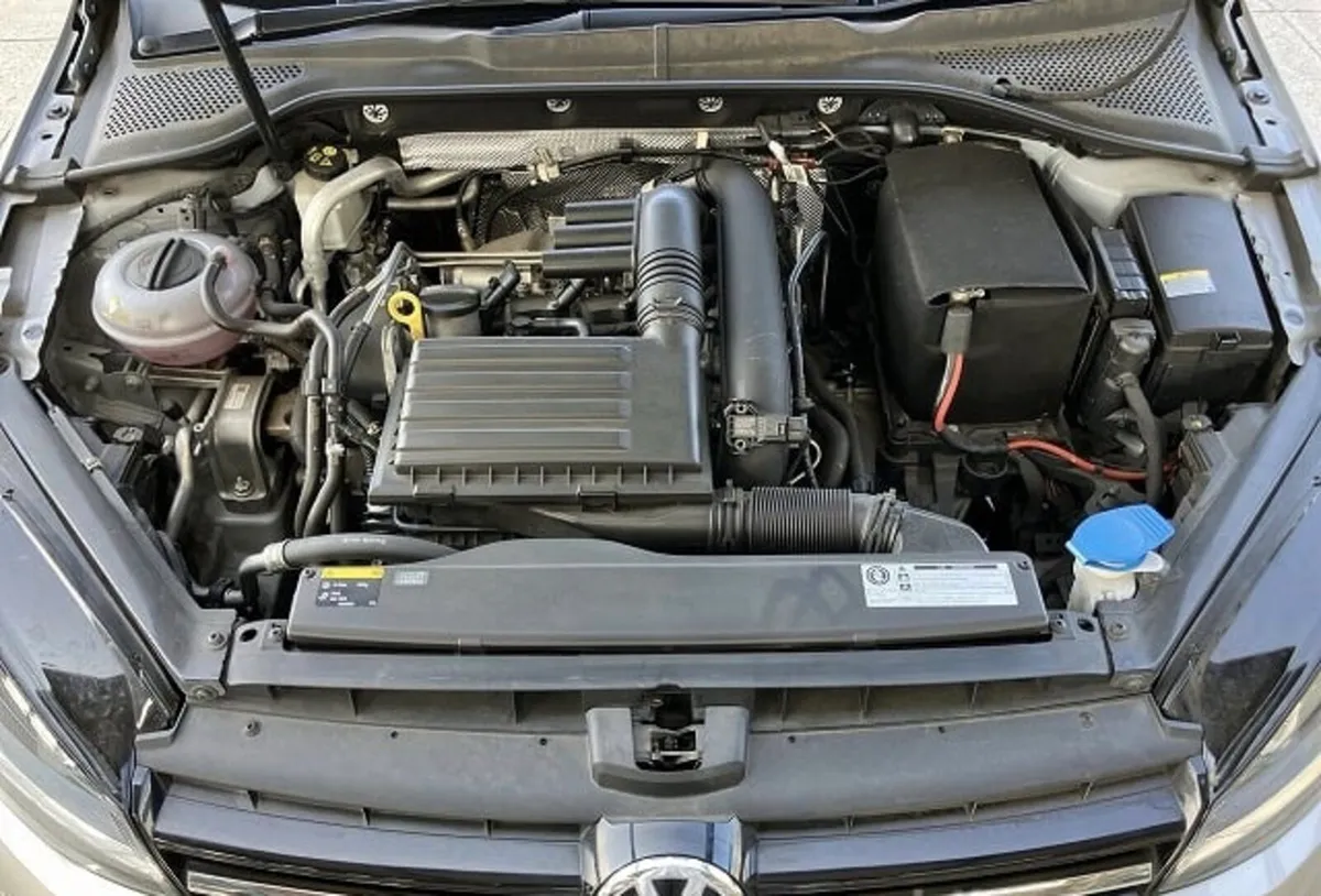 🏁 Volkswagen Golf 1.2 TSI Automatic • 2015 - Image 4