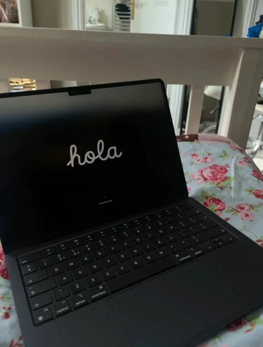 MacBook Air (M3, 2024) 13 inch - Image 1