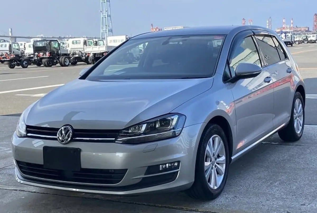 🏁 Volkswagen Golf 1.2 TSI Automatic • 2015 - Image 1