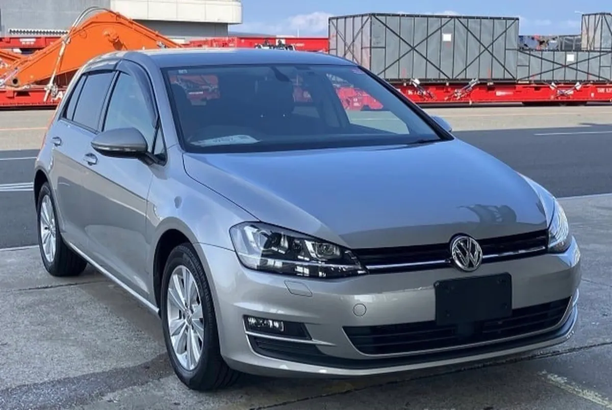 🏁 Volkswagen Golf 1.2 TSI Automatic • 2015 - Image 2