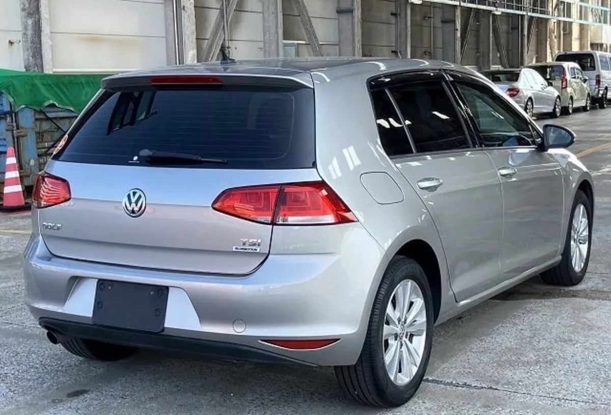 🏁 Volkswagen Golf 1.2 TSI Automatic • 2015 - Image 3