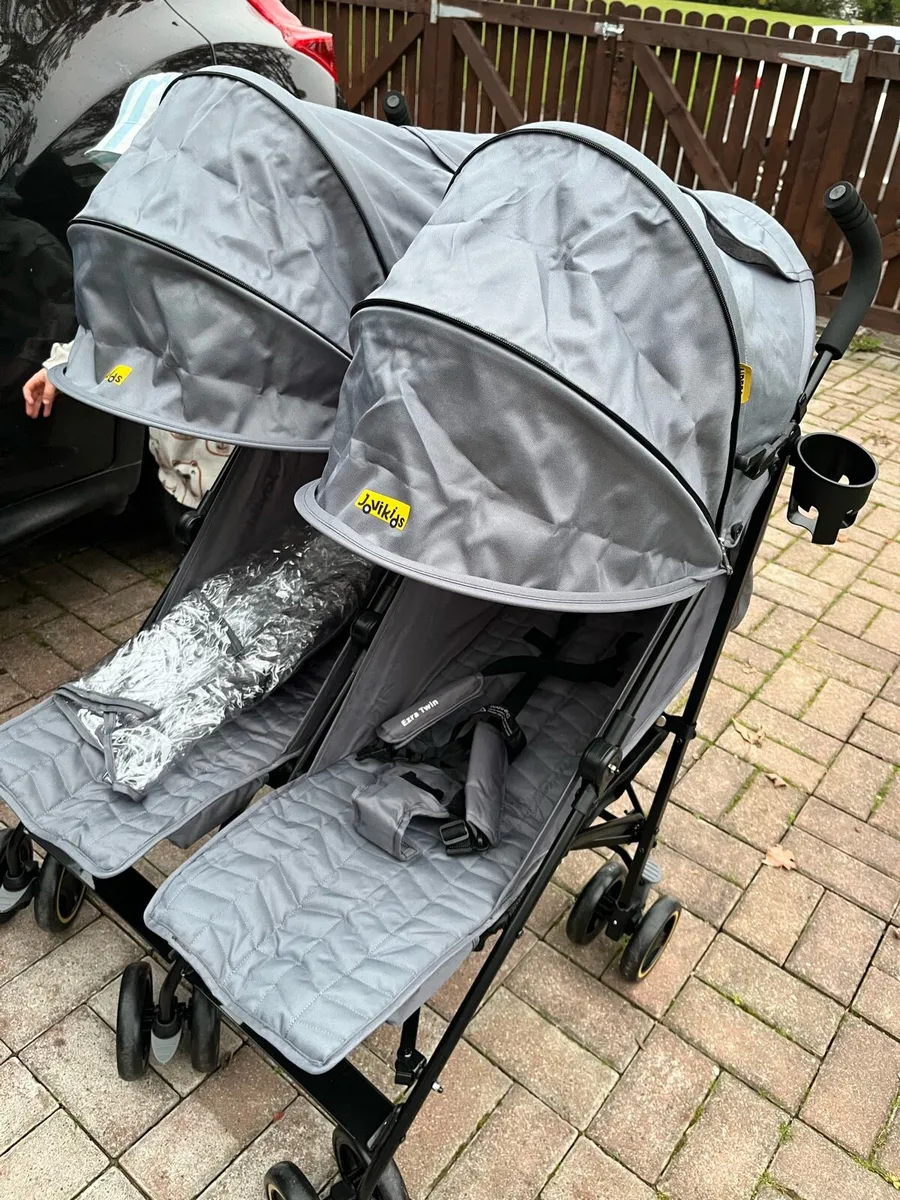 Twin stroller - Image 1