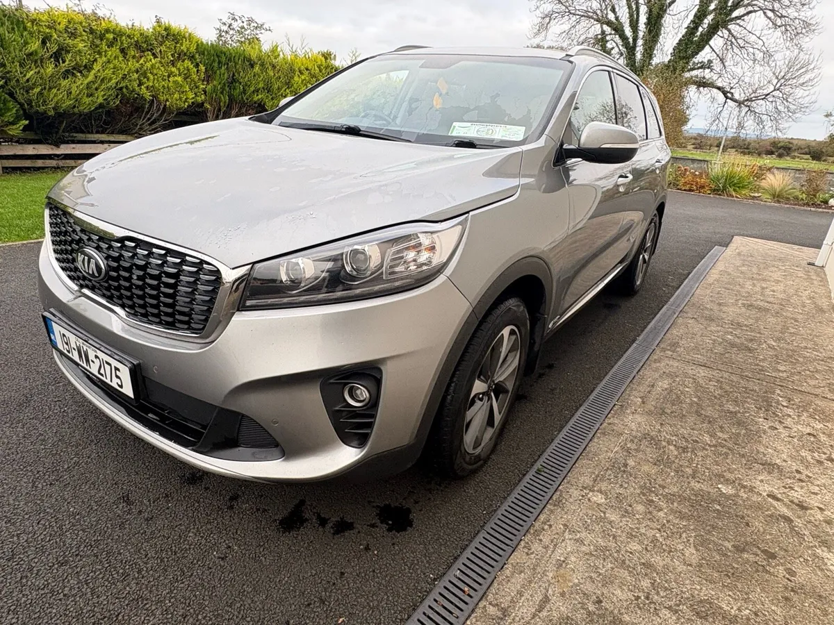 Kia Sereno (Full Black leather 7 seats) - Image 4