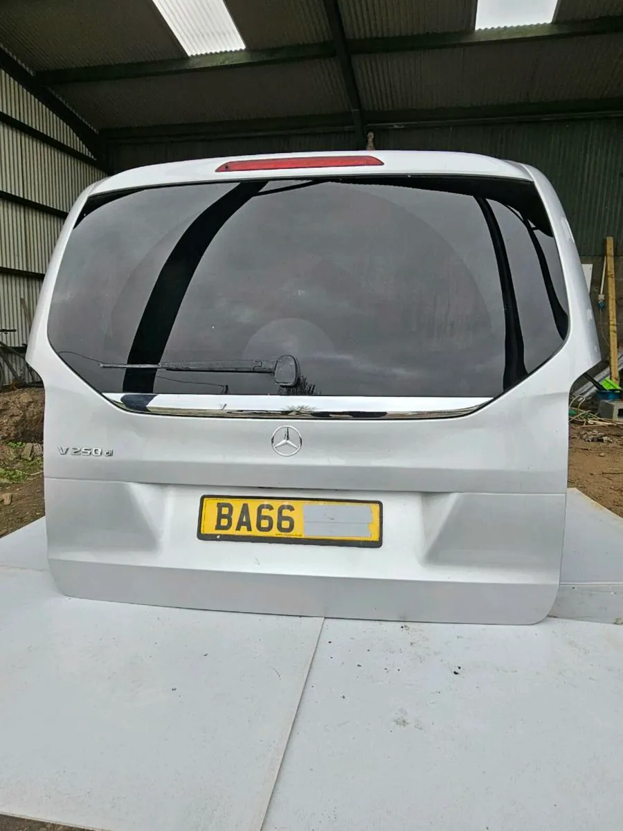 Mercedes V-Class Tailgate - Image 1
