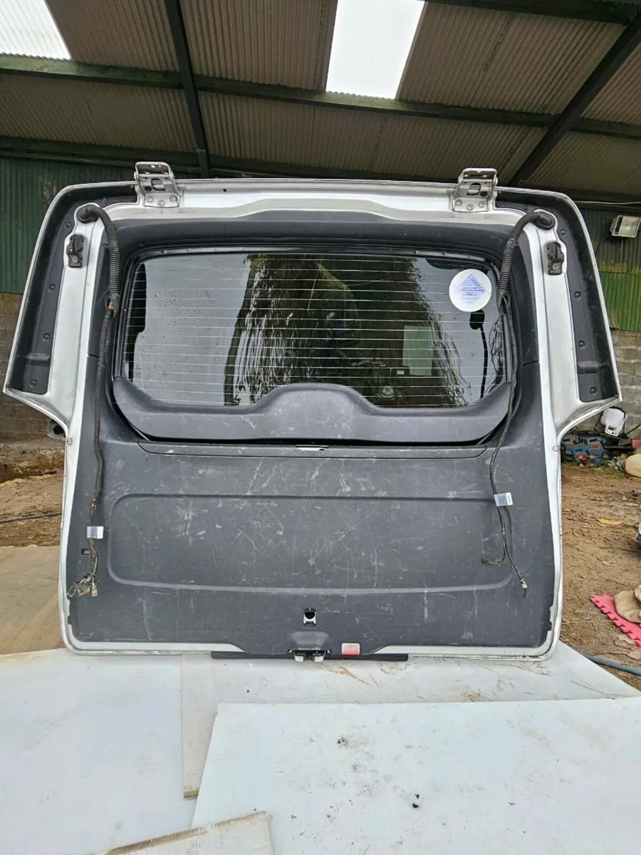 Mercedes V-Class Tailgate - Image 2
