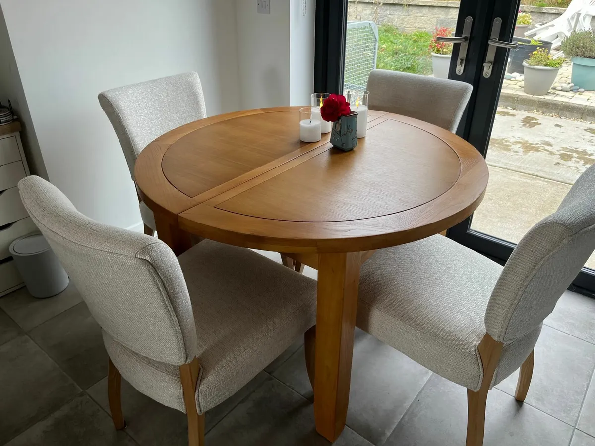 Dining Room Table and Chairs - Image 1